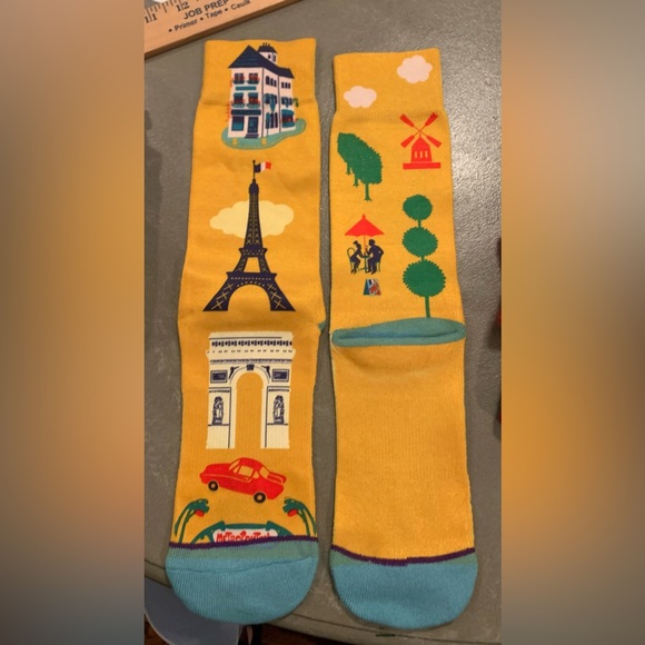 NWOT Hallmark Toe Of A Kind Socks Novelty Fun Gag Gift Paris Eiffel Tower Yellow - Picture 2 of 3